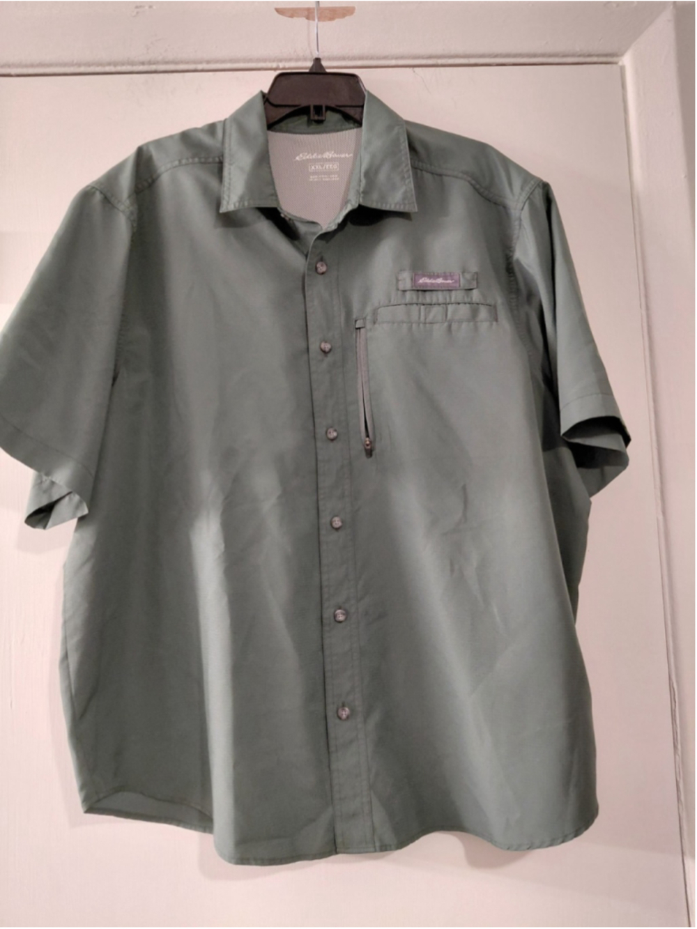 Eddie Bauer Mens XXL Moisture Wicking Short Sleeve Shirt Green Light Weight Fish